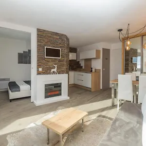 https://superbe-t2-classe-34-m2-3eme-etage-residence-sepia-avoriaz.hotels-rhonealpes.com